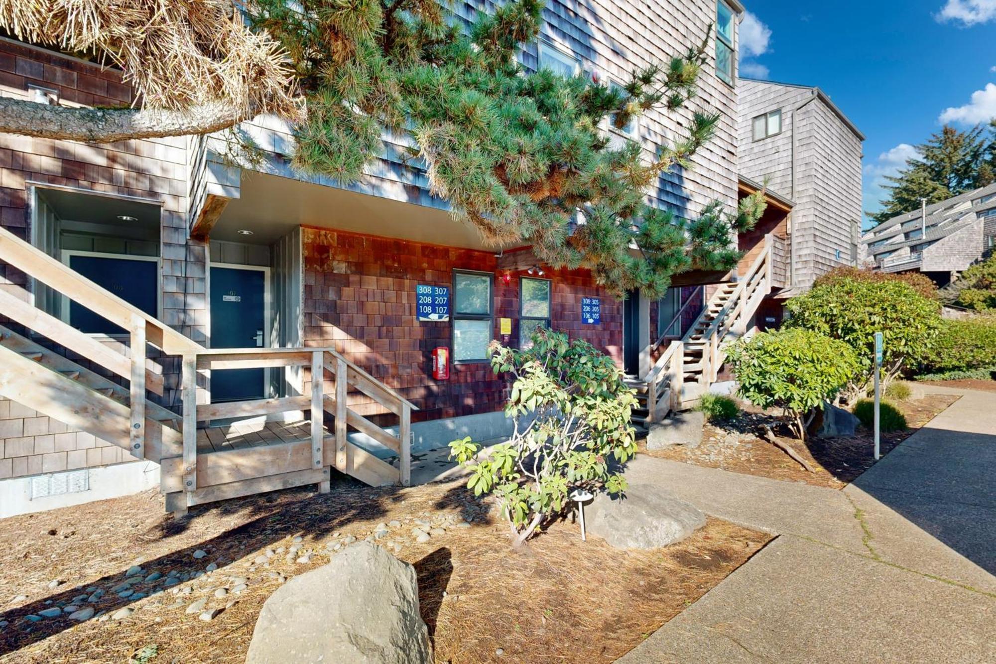 The Embarcadero Condos Newport Exterior photo