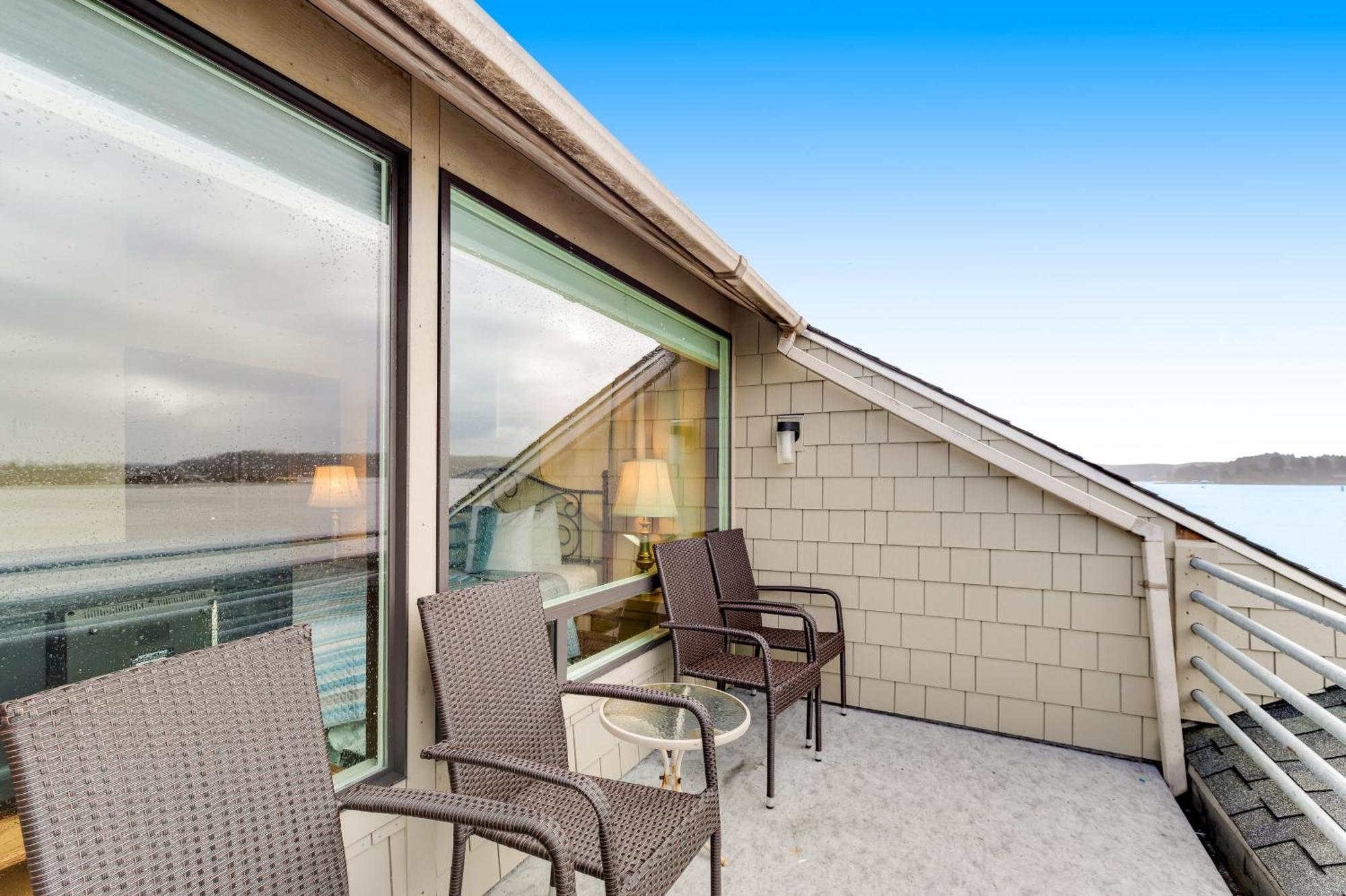 The Embarcadero Condos Newport Room photo